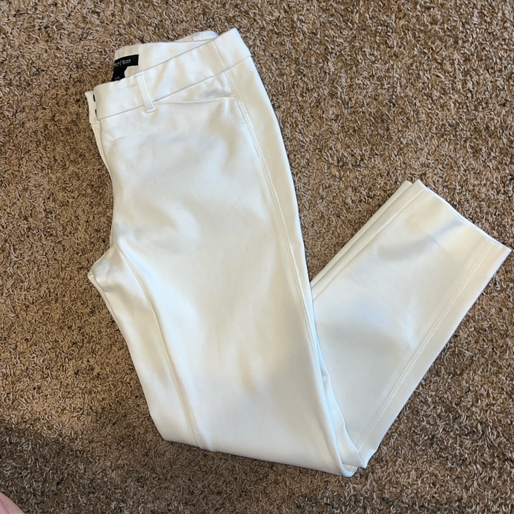 Never Worn Women’s White House Black Market White Slim Ankle Size 00R